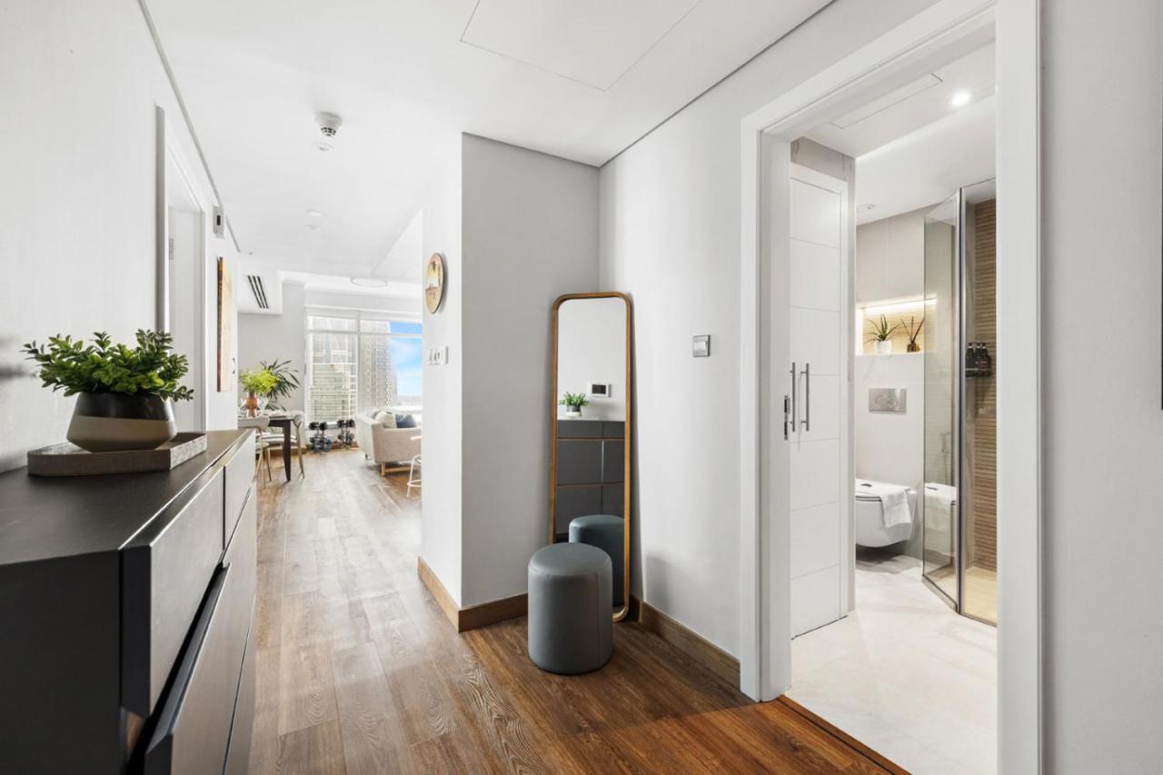 Luxury 1BR with Workspace Next To Dubai Mall - 3