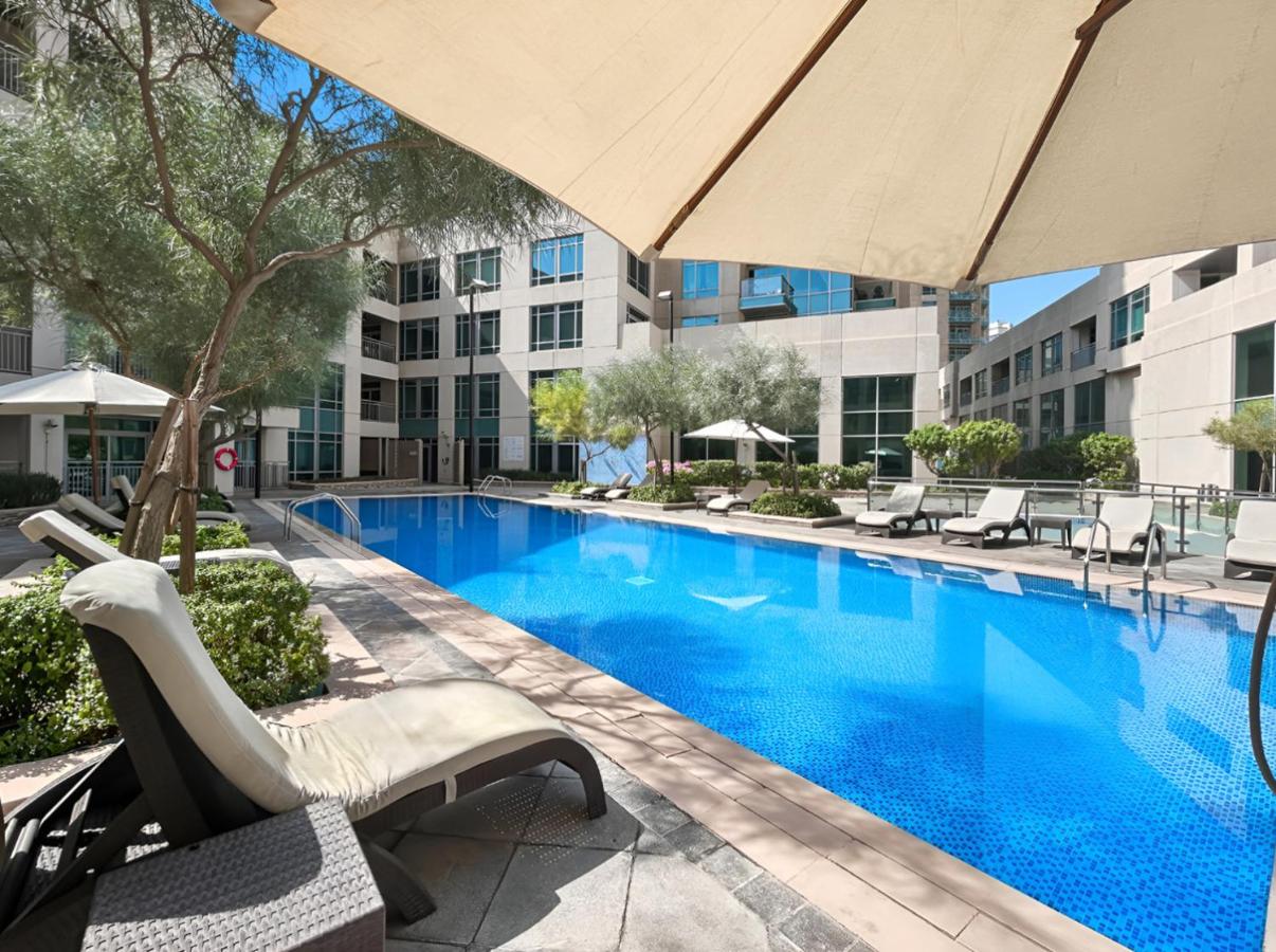 Luxury 1BR with Workspace Next To Dubai Mall - 4