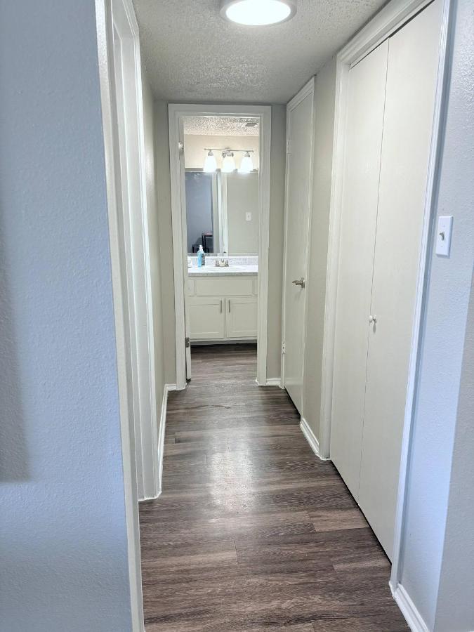 SOCO 2BDR-Shopping, Dining, Music - 4