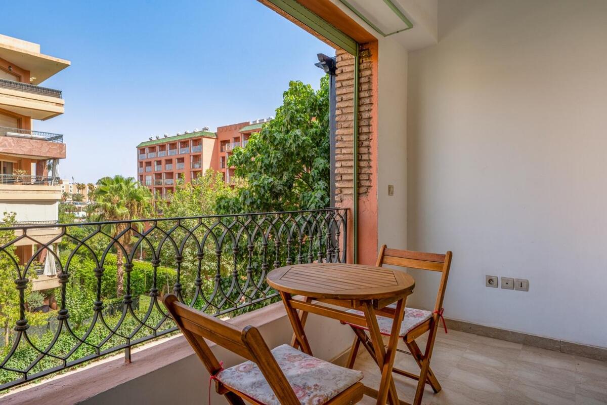 Cosy Palace elevator and pool - 4