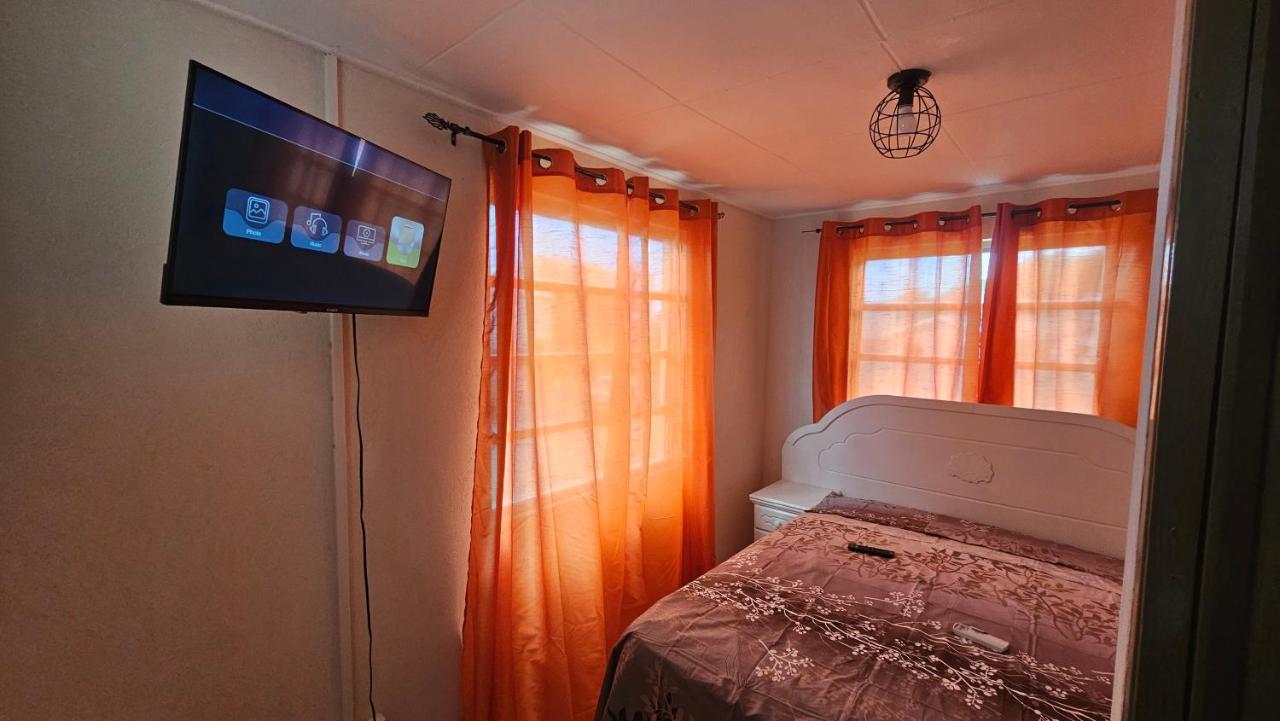 Cozy 1-Bedroom Apartment Near Botanical Gardens - 2