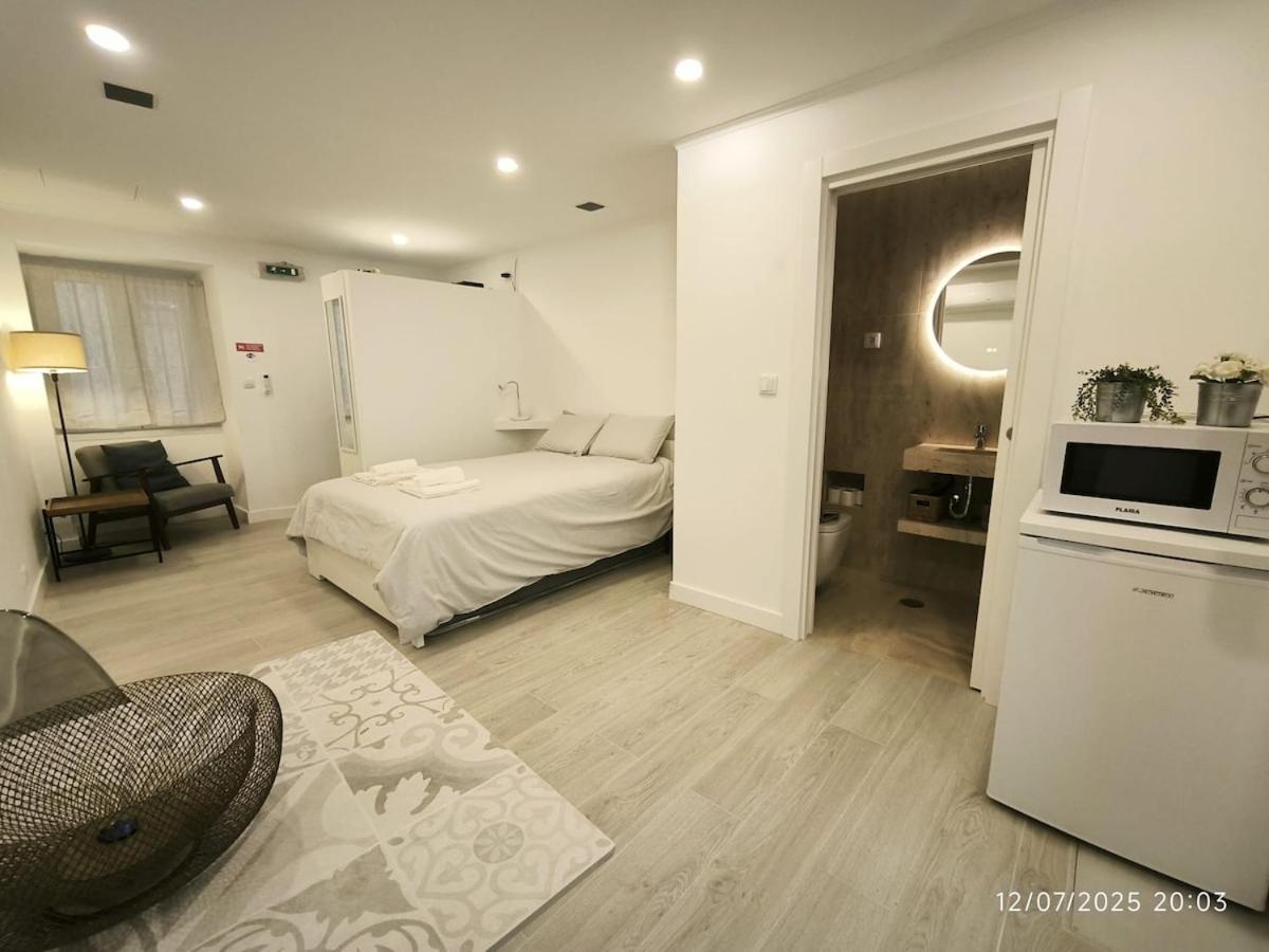 TVM simple studio in old Lisbon - 4