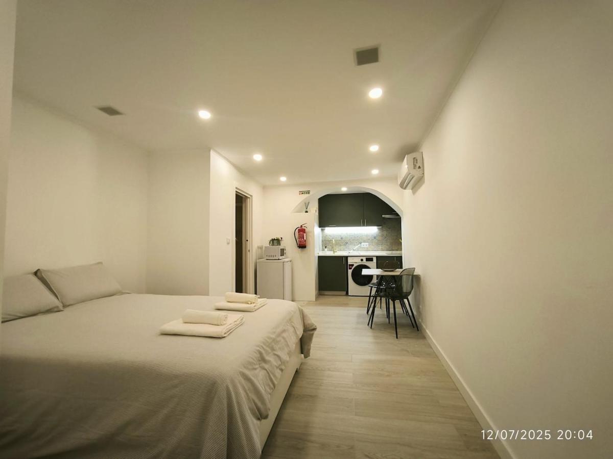 TVM simple studio in old Lisbon - 2