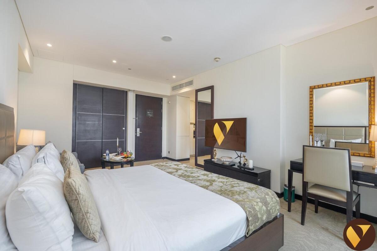 Vogue Vacation Homes, Marina JW Marriott with Direct Access to Marina Mall, Studio Apartment with Balcony and Marina Skyline View, Access to all Amenities - 4