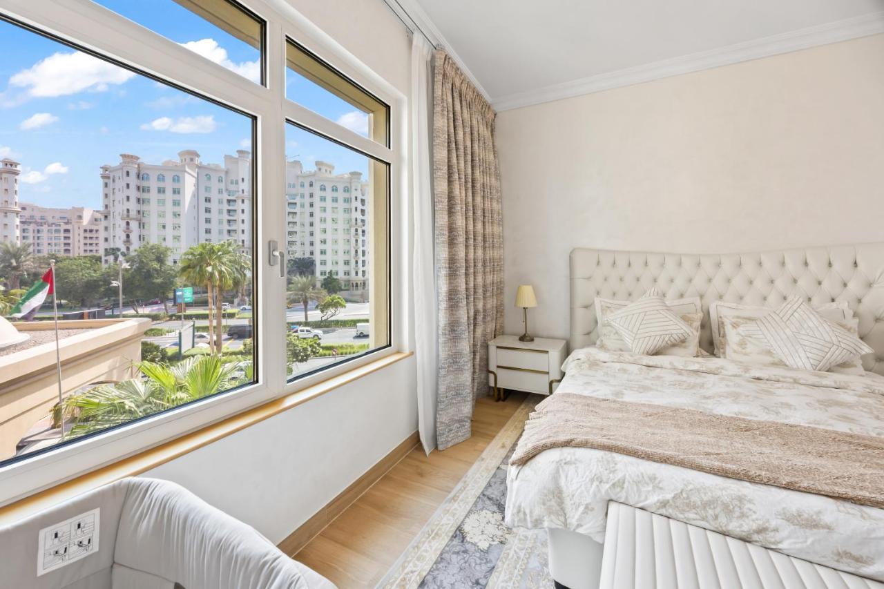 2BDR Luxury Apartment in Palm - 2