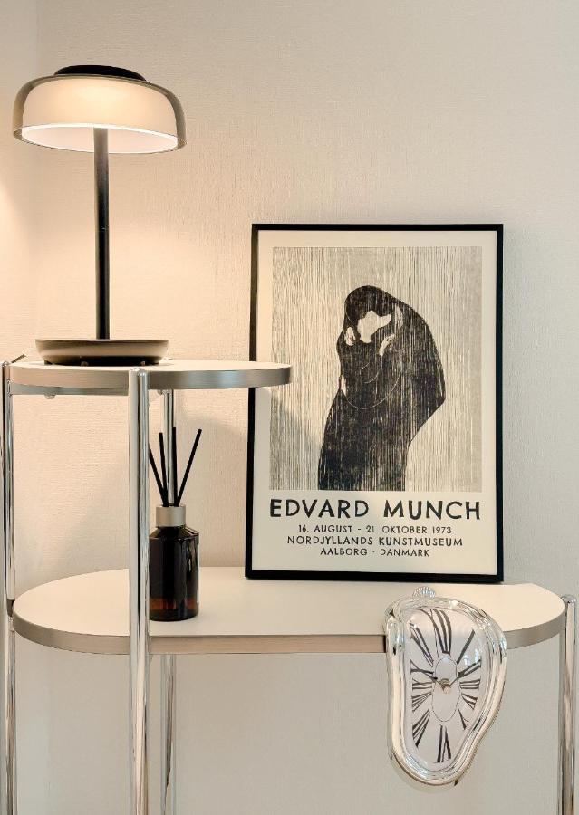 3'Near Hongdae Station, 30sec on foot - 2