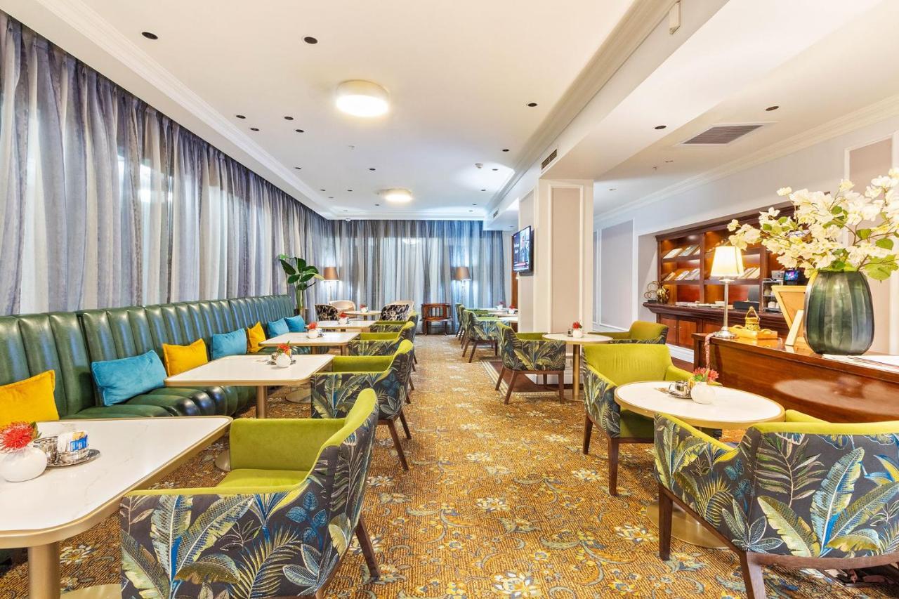Taj Hotel 305 - 5