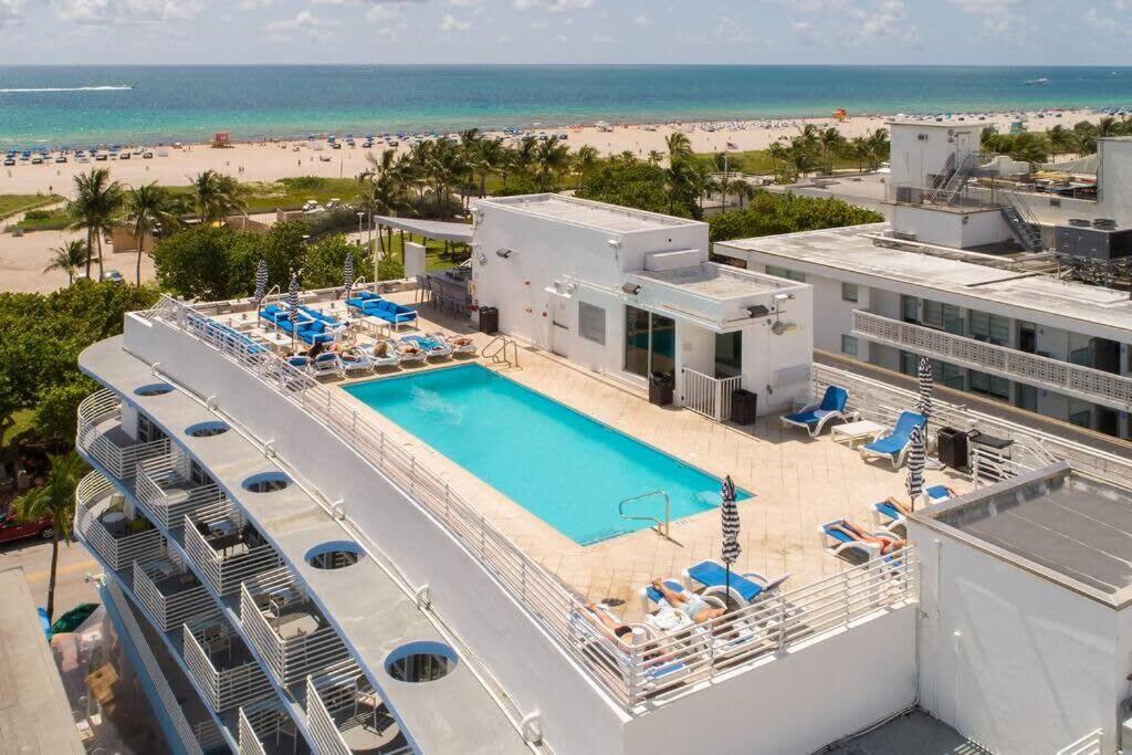 Miami Ocean Drive 1BR APT & Rooftop Pool Access - 5