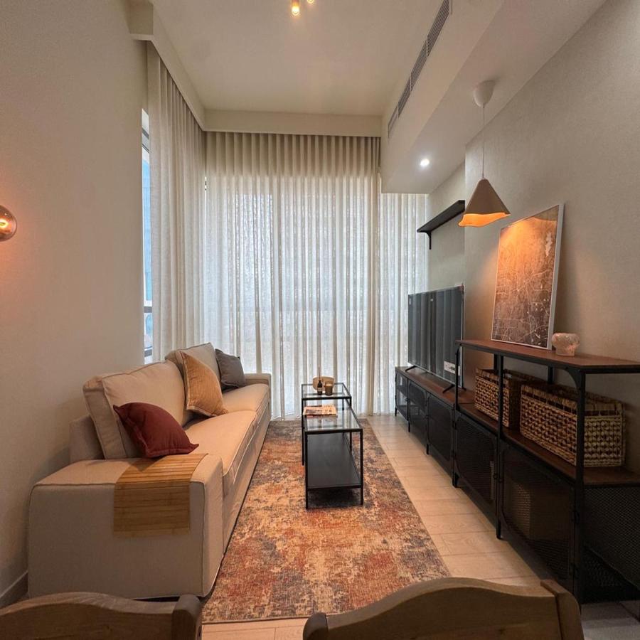 Premier 2-bedroom Lifeline apartment with free Parking - 3