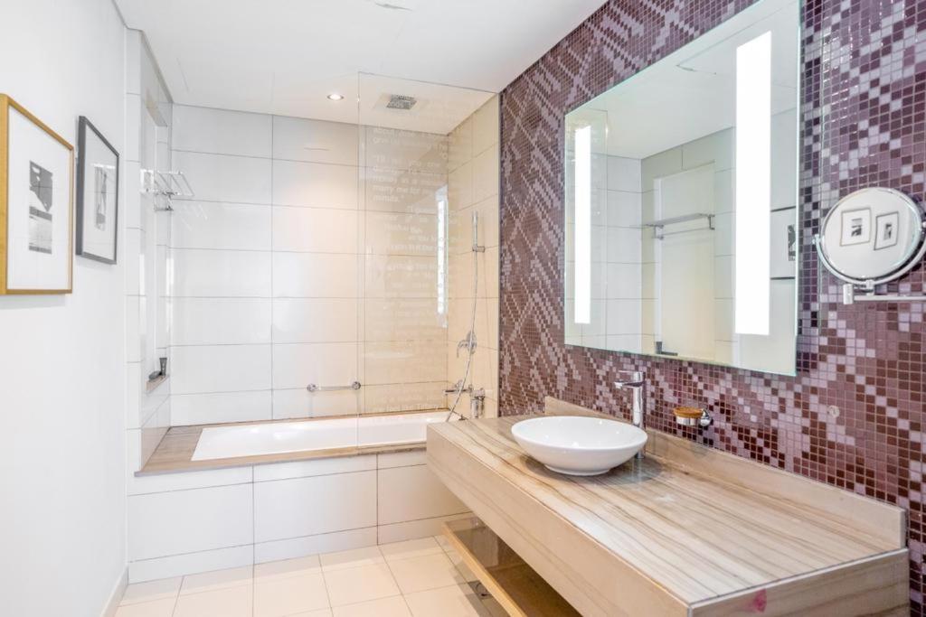 Paramount Tower 1 BR, Hollywood Style Stay - 3