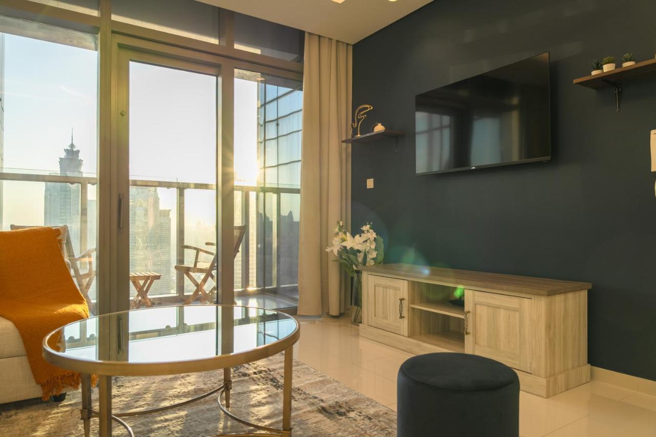 Magical Apt with Rooftop Pool & Burj Khalifa View! - 5