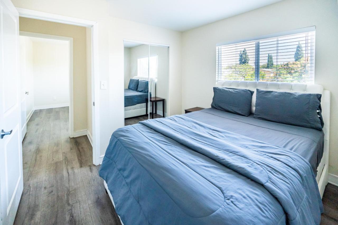 Spacious 5BR 3BA Home with Free Parking and WiFi 10 Minutes to Downtown LA Perfect for Large Groups - 2