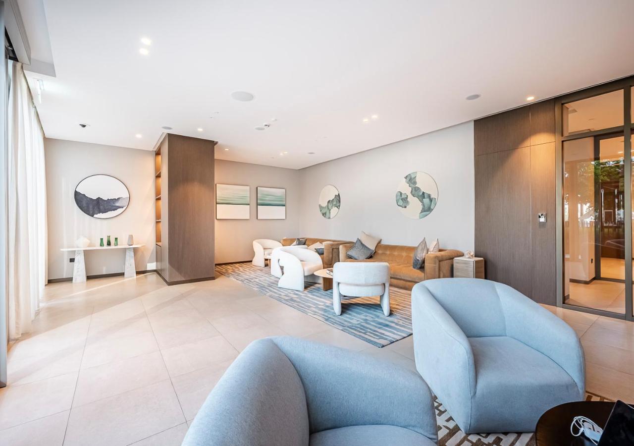 Iconic Burj Khalifa & Fountain Views, Luxury 2BR Downtown - 5