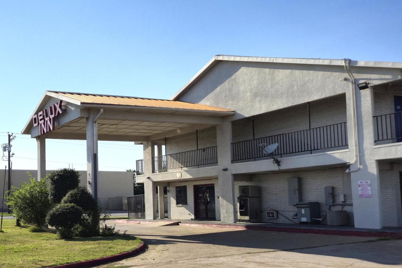 Deluxe Inn — photo 4