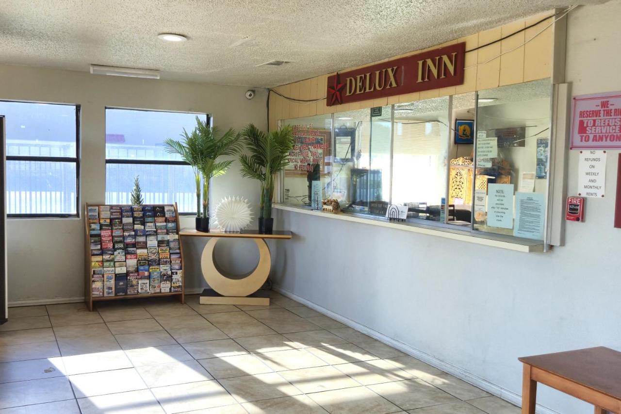 Deluxe Inn — photo 11