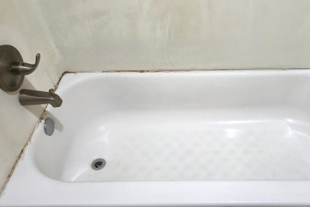 Deluxe Inn — photo 18