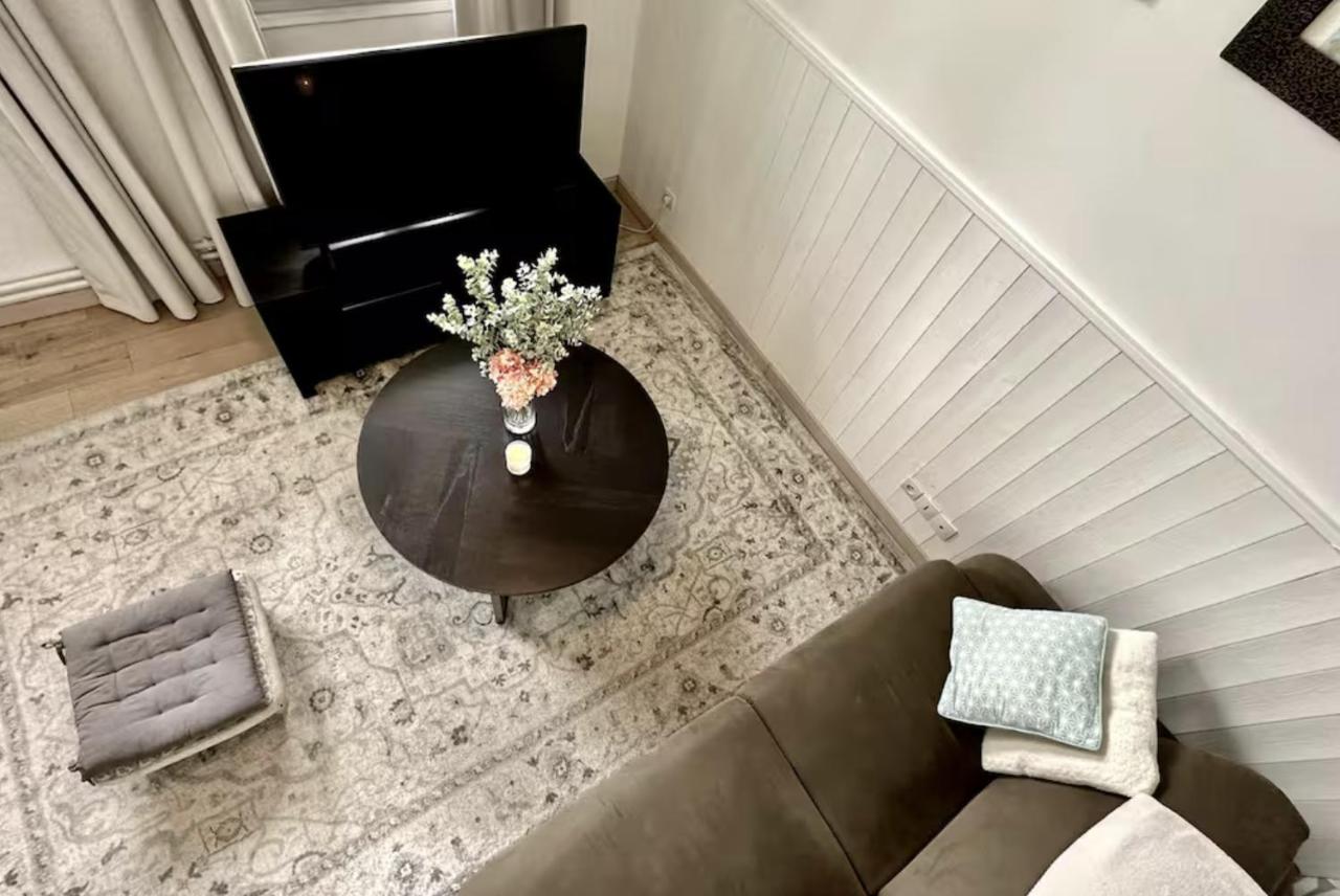 Small House in Belleville Paris