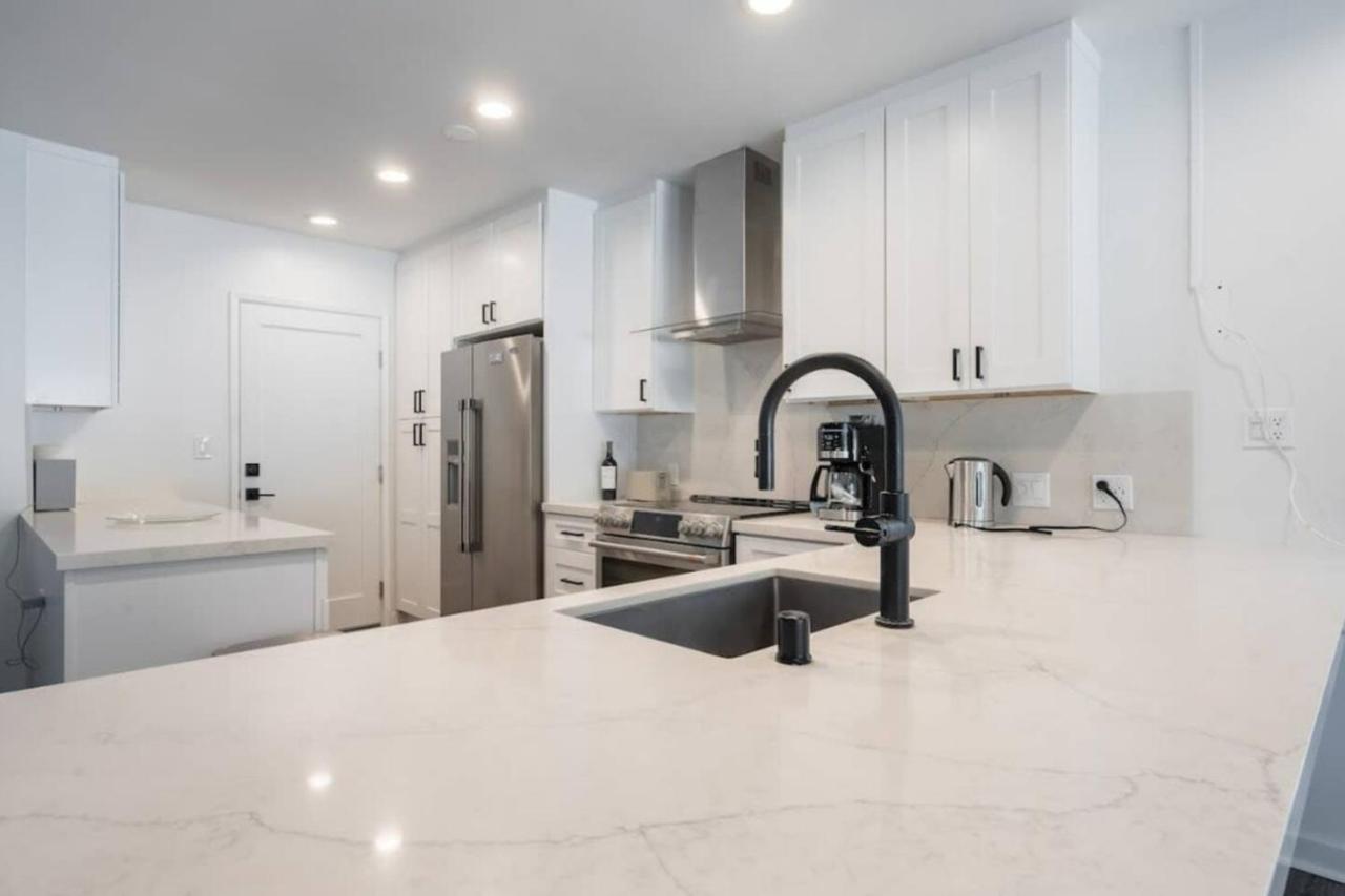 Wexford Hills Poolside Haven Backyard, BBQ - 3