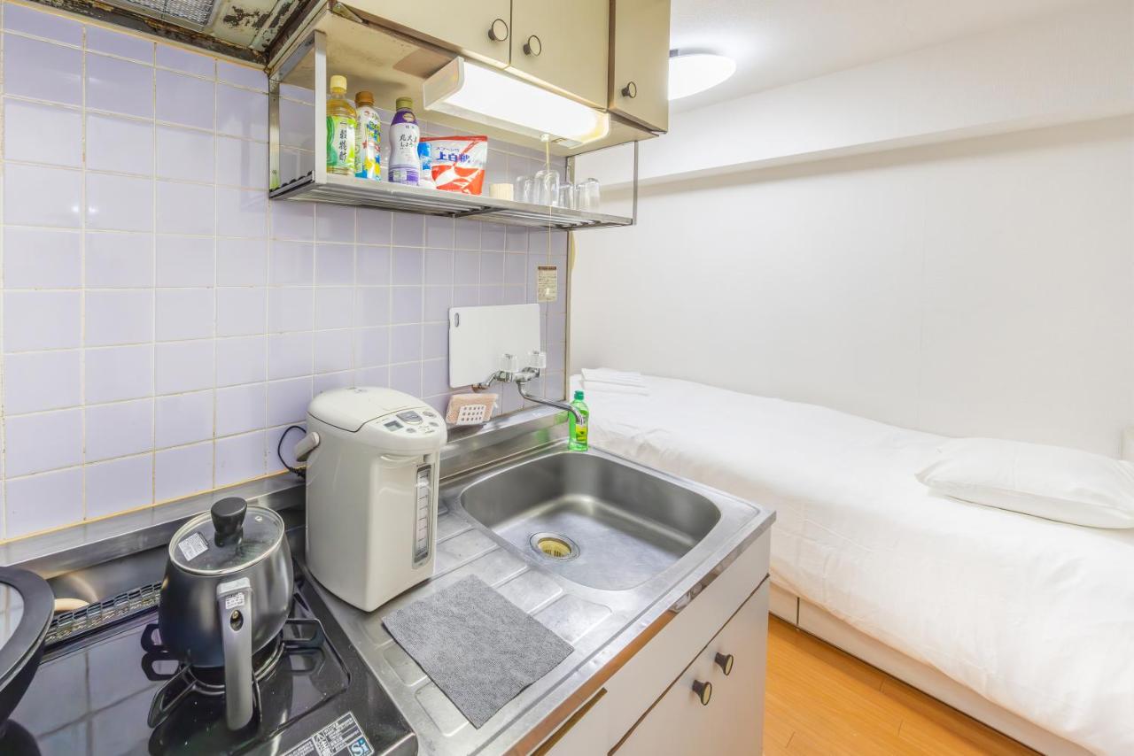 Ikebukuro 8 min walk, Kanamecho 6 min walk, 25sqm room, 2 guests, Direct access to Shinjuku, Shibuya, Tokyo, Ueno, 3 single beds - 3