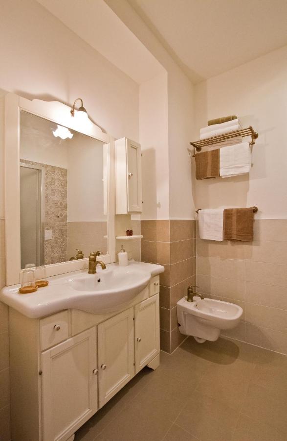 Golden Rooms Bed & Breakfast - 3