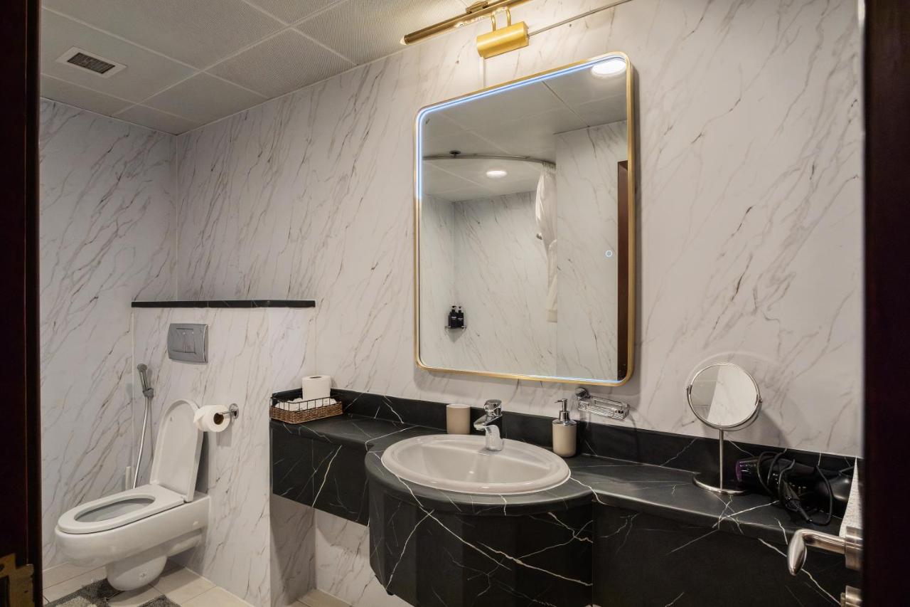 Veer Apartments - 82nd Floor Princess Tower - Palm View - 3