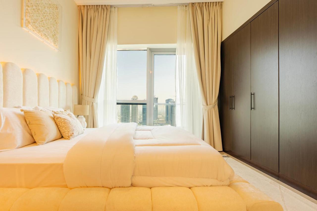 Bright 1bhk Full Marina View - 2