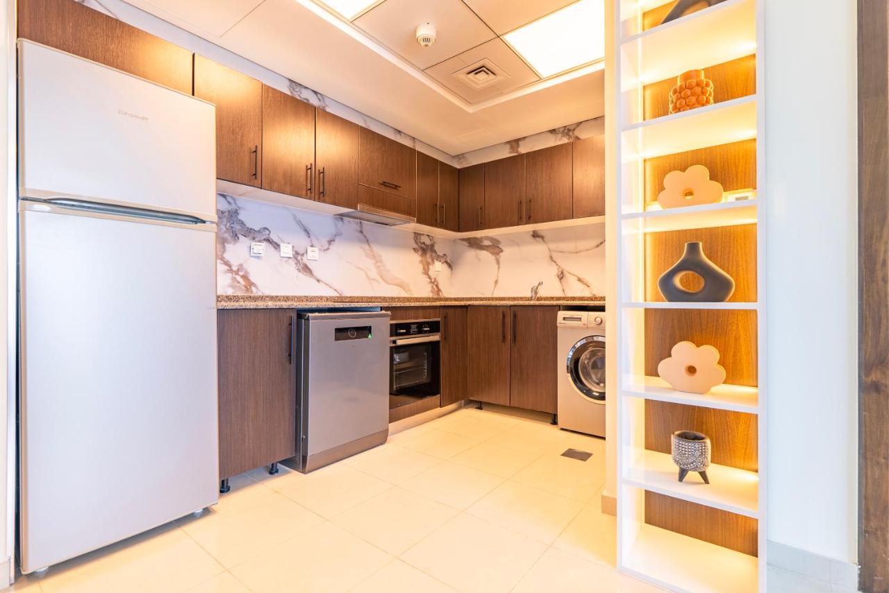 Bright 1bhk Full Marina View - 5