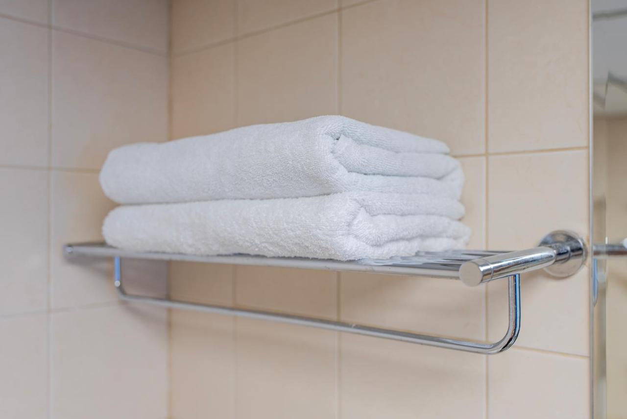 Bright 1bhk Full Marina View - 3