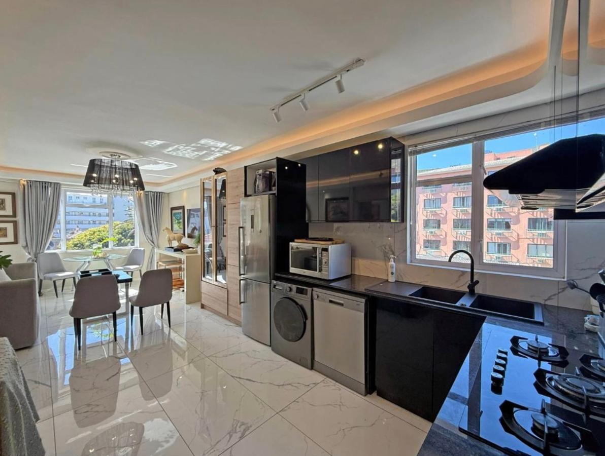 Luxury Seapoint One-Bedroom secure apartment with on-premise parking - 4