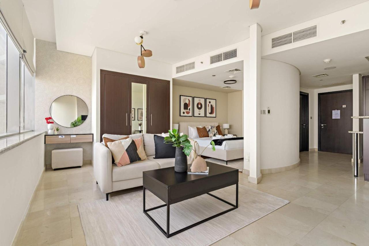 Silkhaus Vacation Homes Modern Studio in Sky Gardens Tower DIFC - 3