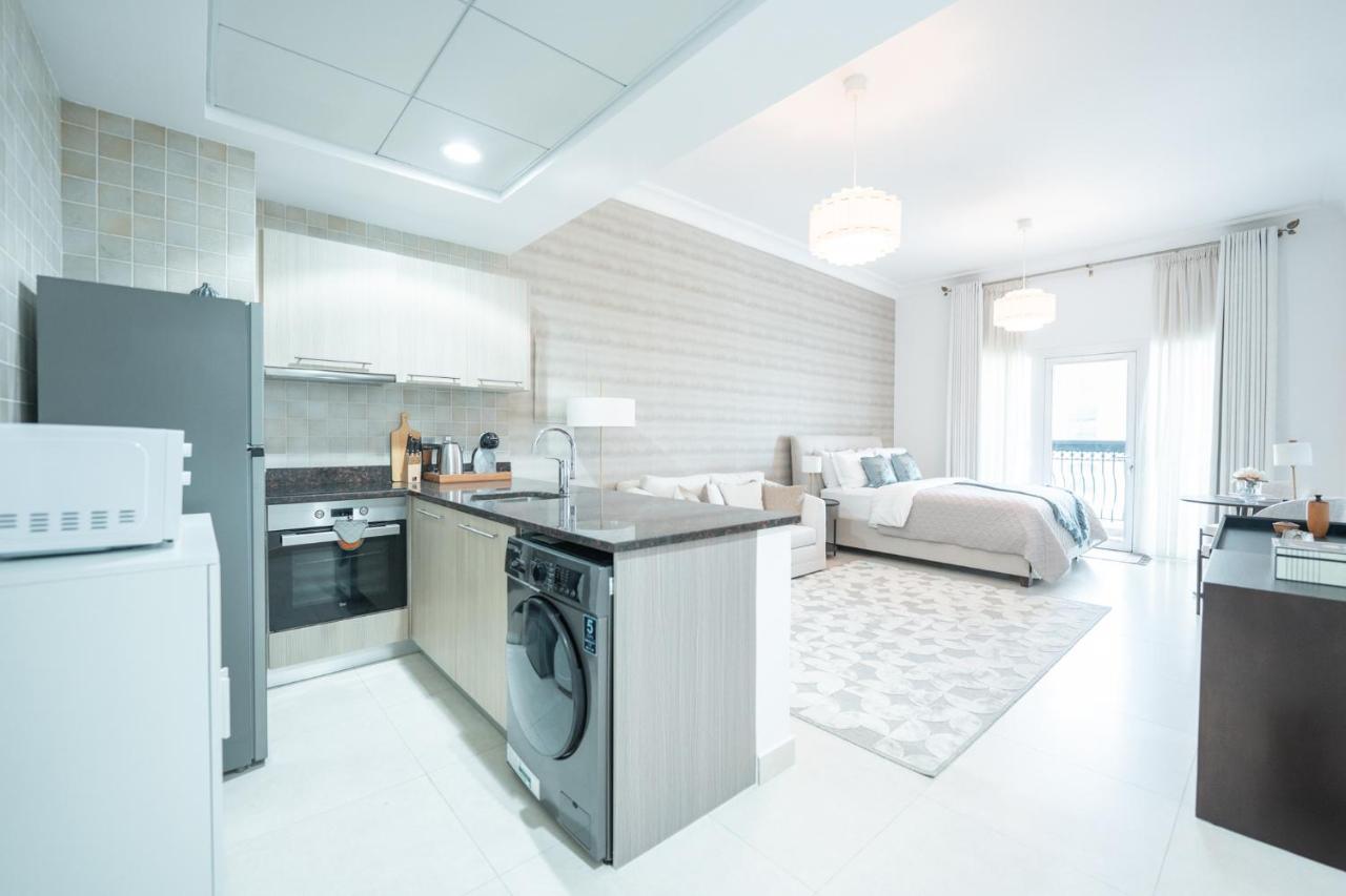 Modern Studio Living by Voyage - 4