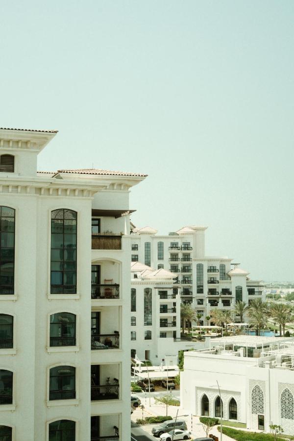 Modern Studio Living by Voyage - 3