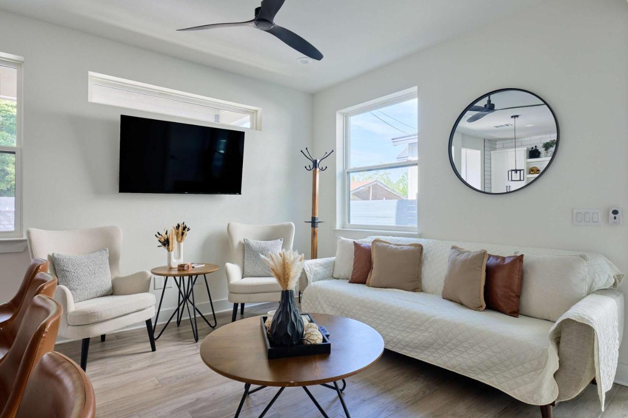 Modern 3BR Retreat - Near Airport - DT - BBQ - 2