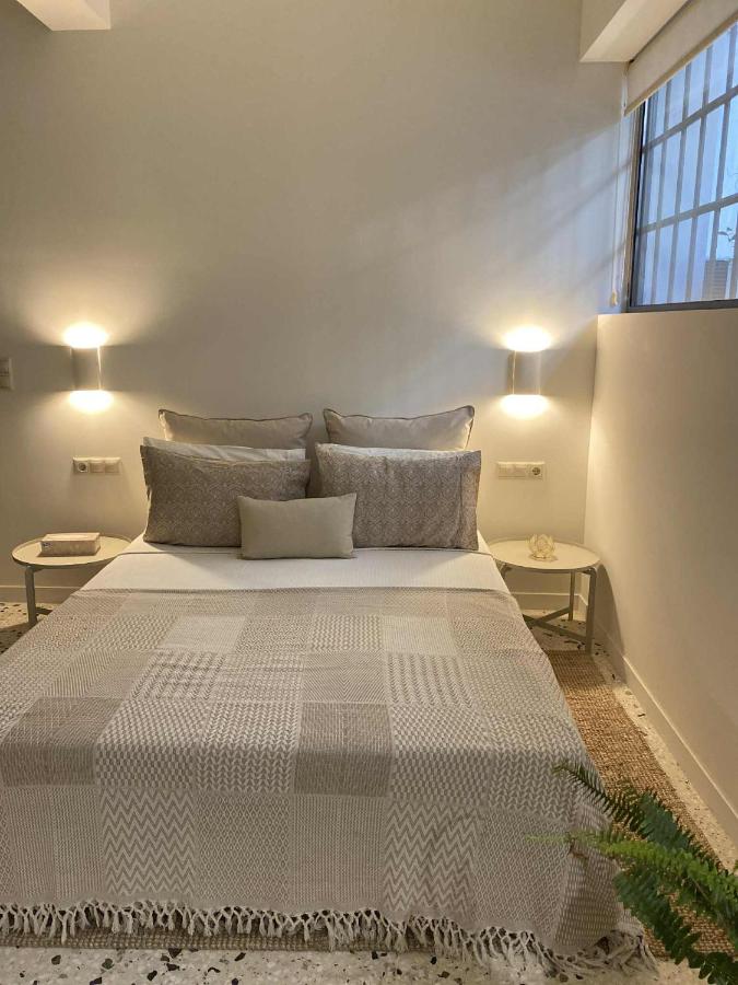 Stylish & bright semi basement studio - 2