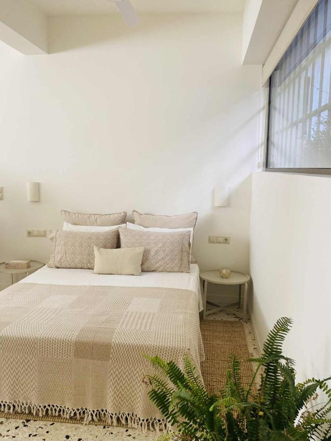 Stylish & bright semi basement studio - 5