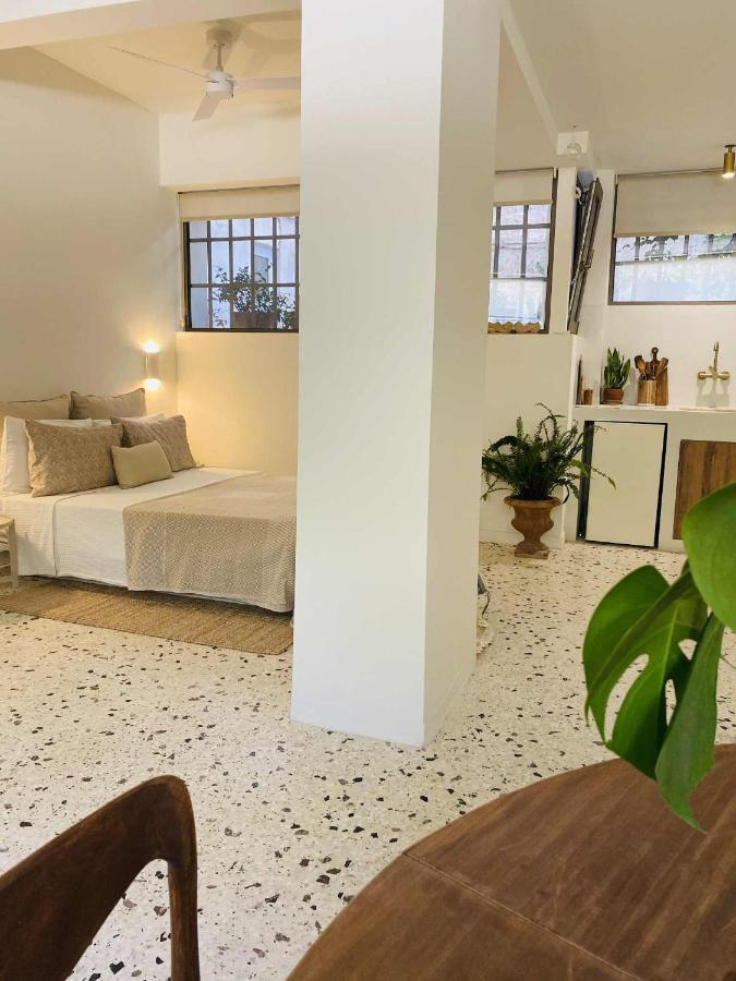 Stylish & bright semi basement studio - 4