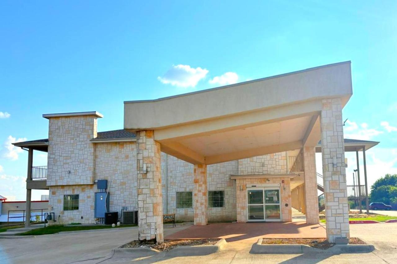 Westwood Inn Extended Stay Gonzales TX — photo 3