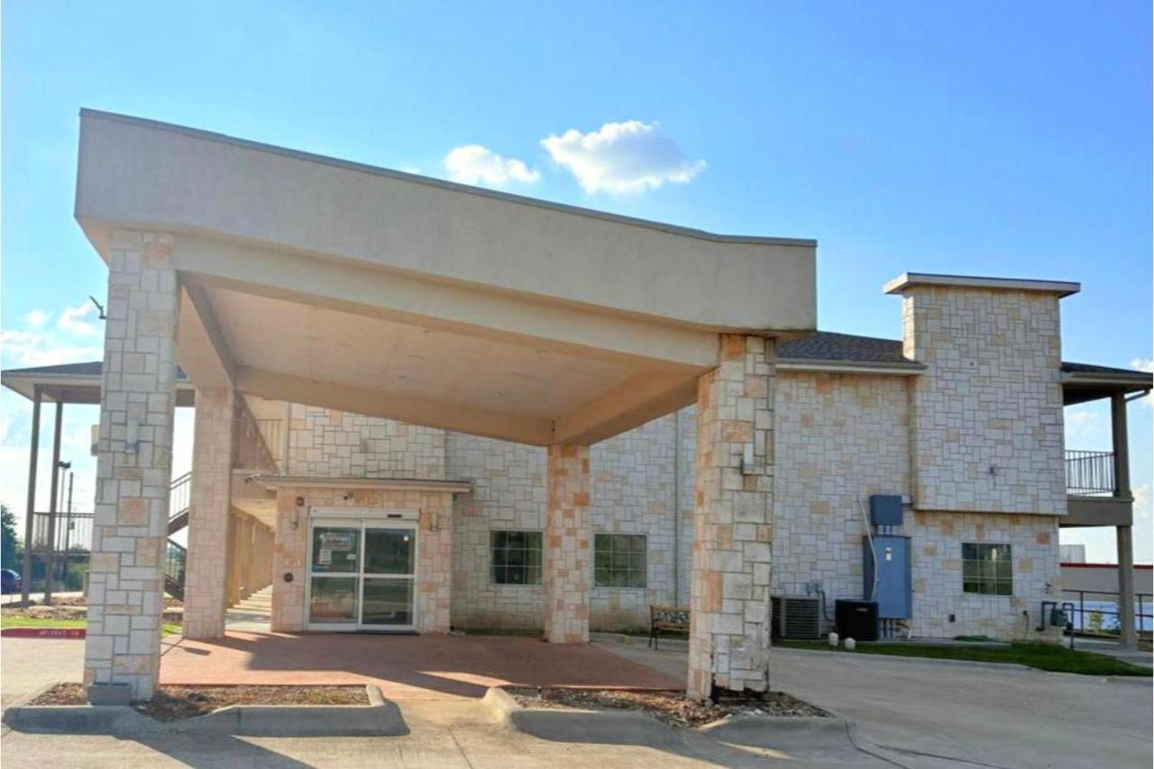 Westwood Inn Extended Stay Gonzales TX — photo 4