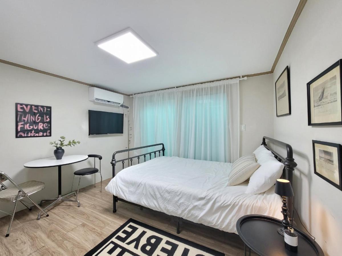 Gongdeok Cozy Stay 101, 5min from Subway