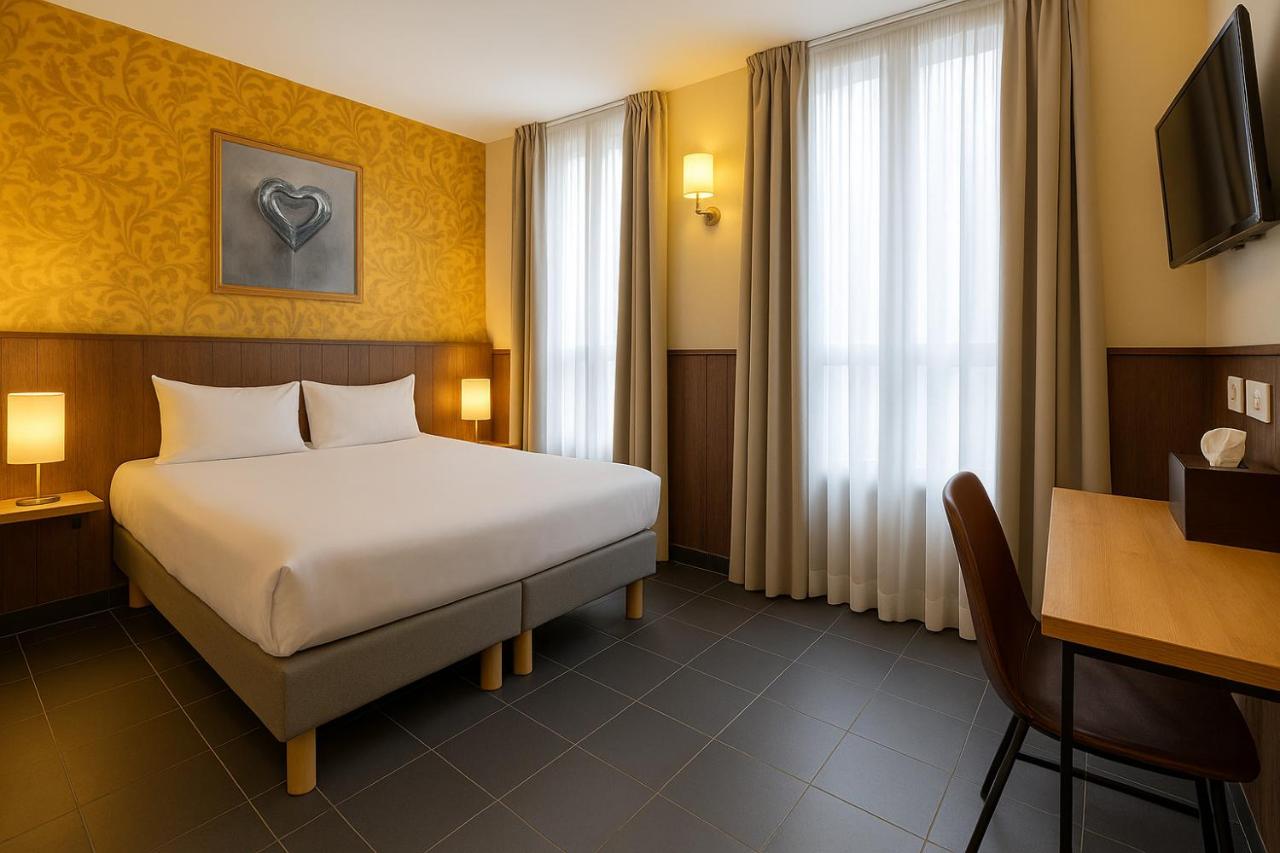 Walled off Hotel Paris - 3