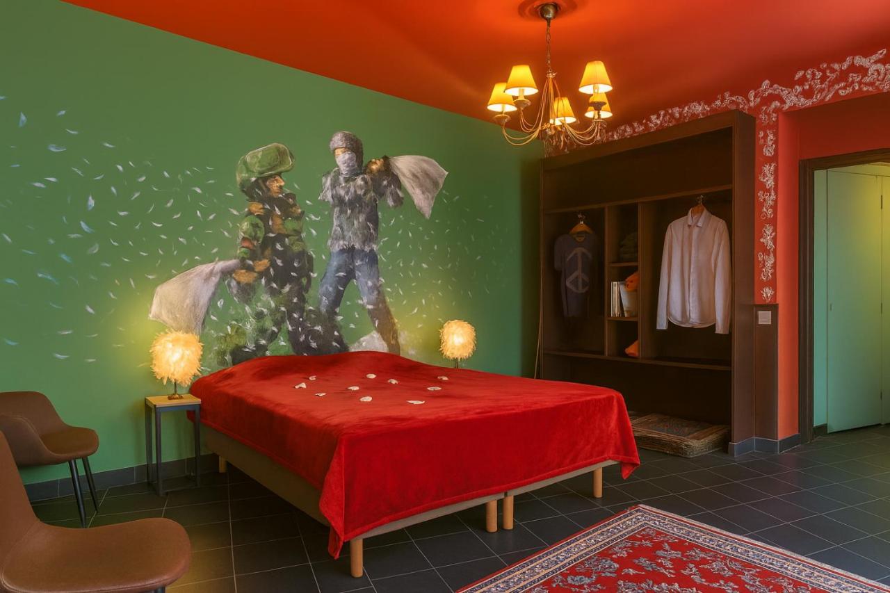 Walled off Hotel Paris - 2