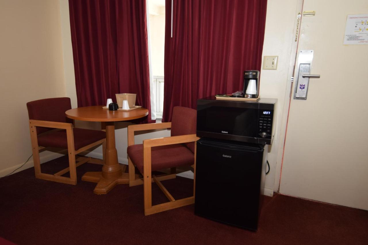 Knights Inn Oswego East — photo 12