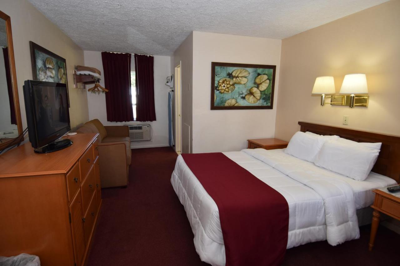 Knights Inn Oswego East — photo 11