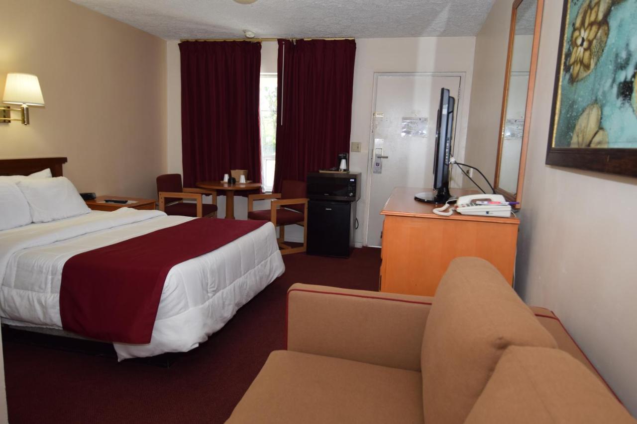 Knights Inn Oswego East — photo 9