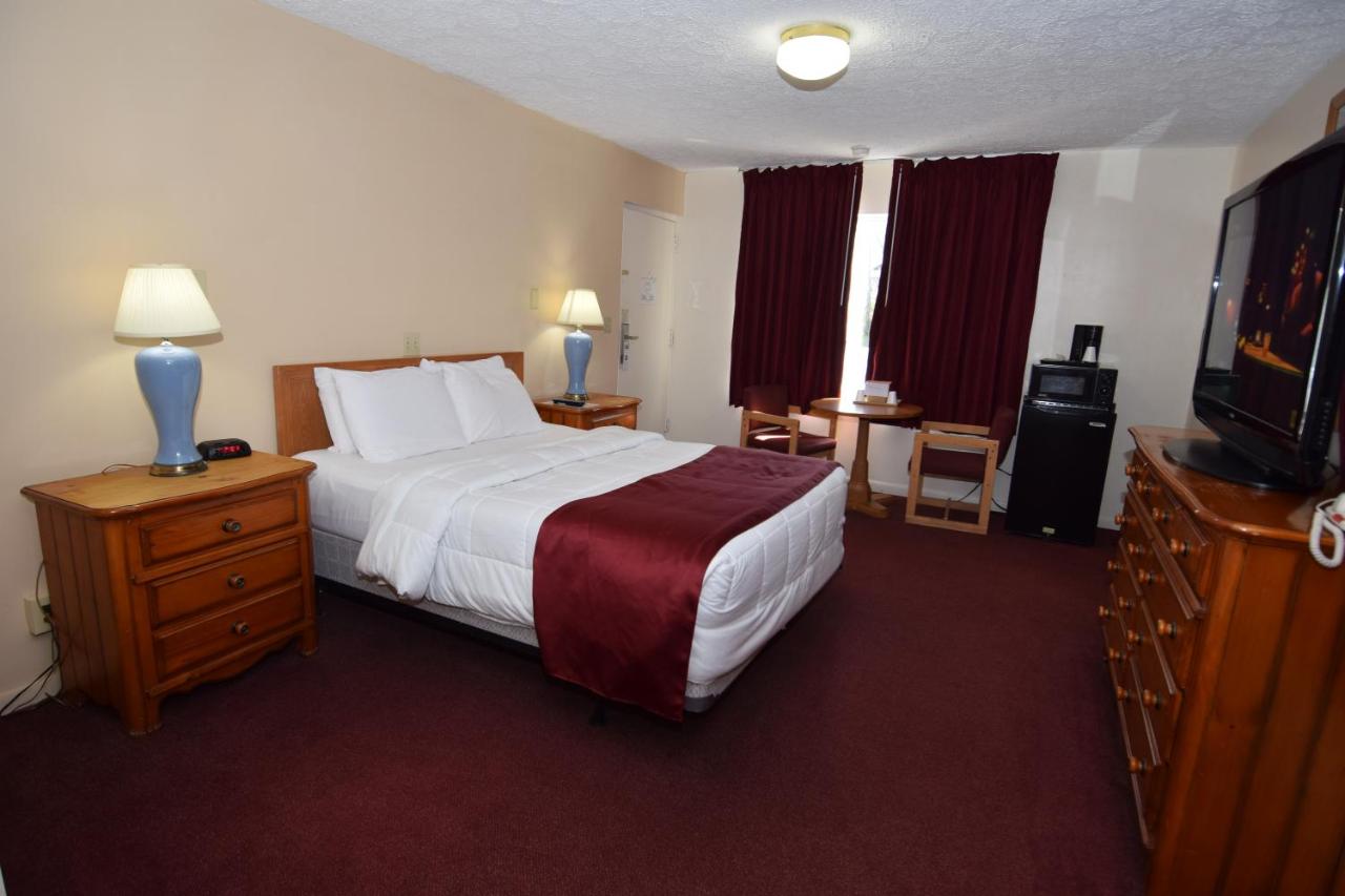 Knights Inn Oswego East — photo 5
