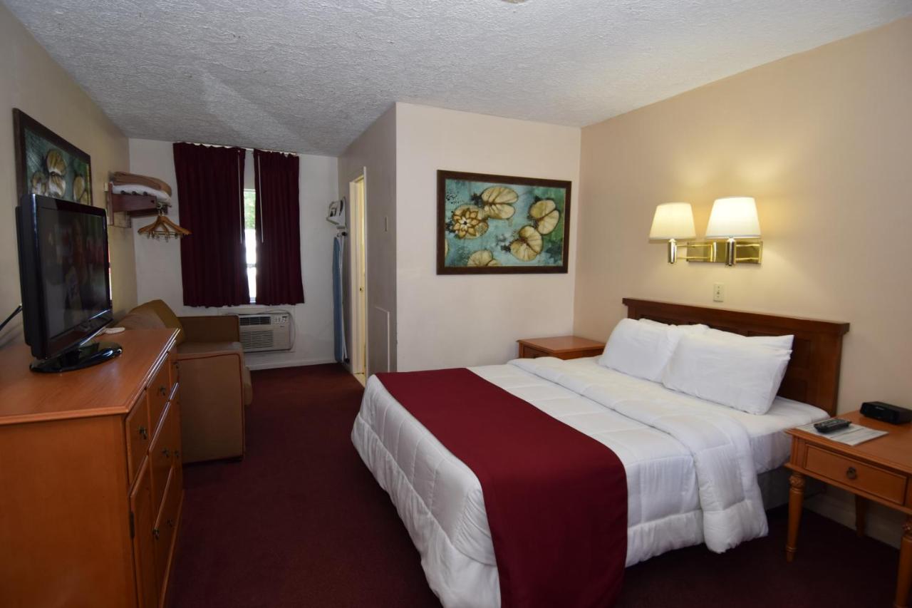 Knights Inn Oswego East — photo 8