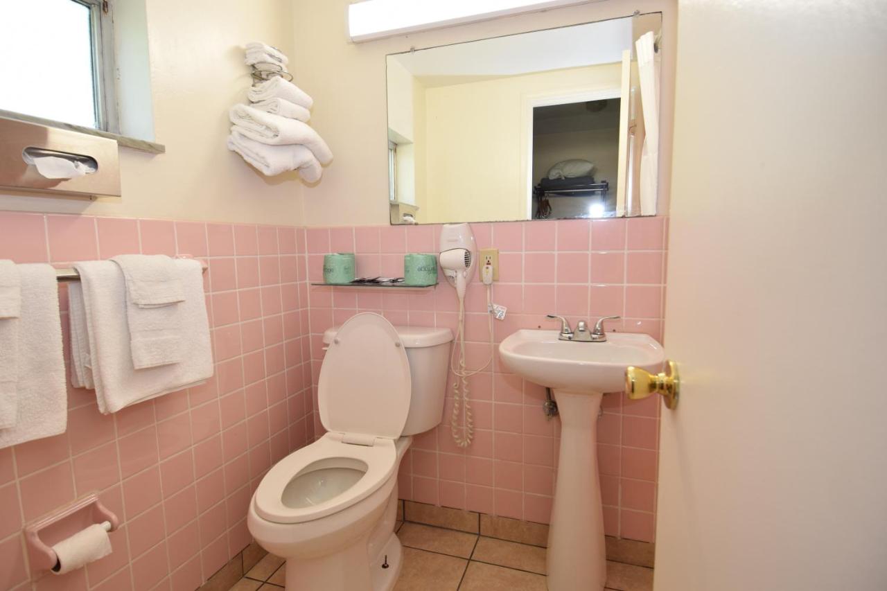 Knights Inn Oswego East — photo 20