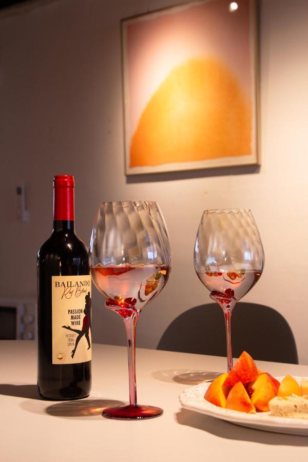 4 Beds in the Heart of Hongdae, Mangwon, Sangsu & Red Road - 5