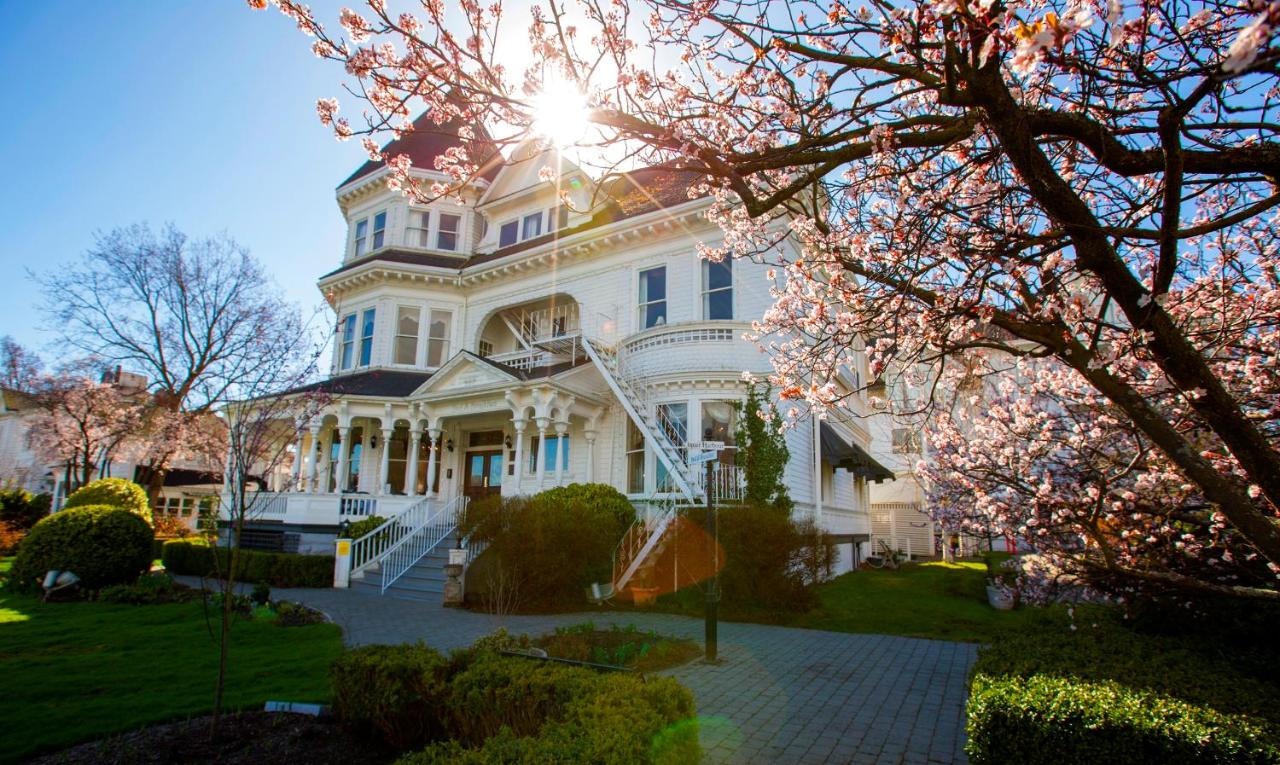 Exterior of Pendray Inn and Tea House in Victoria, Canada, showcasing Victorian architecture. [Courtesy Booking.com™]