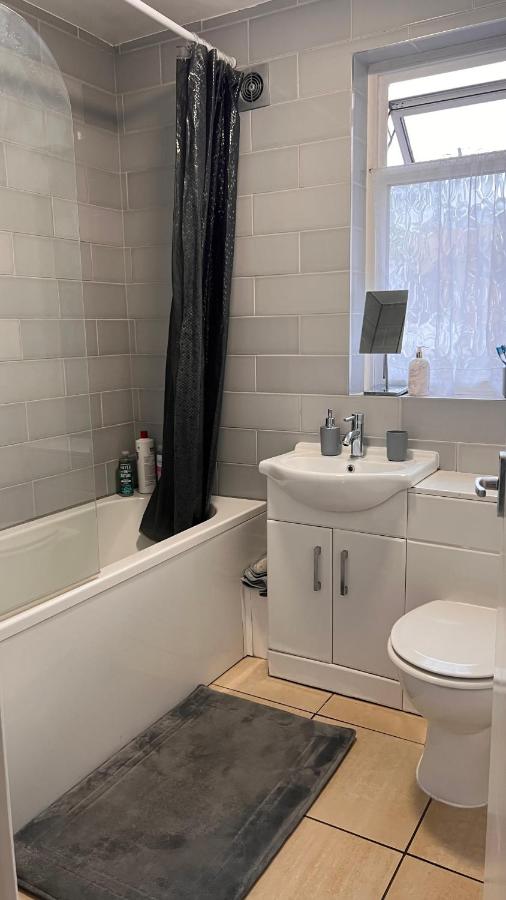 Spacious and comfortable Central London Room, near Victoria - 3